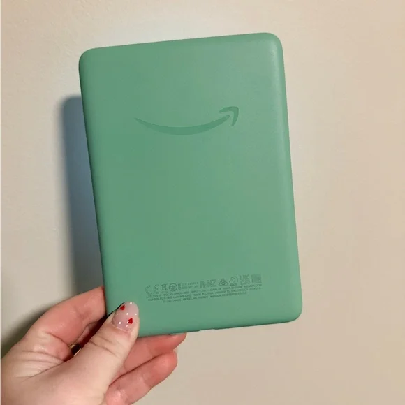 Kindle Basic with Accessories Bundle - Picture 6 of 6